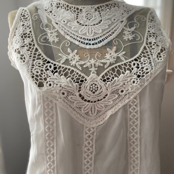 NWT Lovely Off White Embroidered Sleeveless Top M - Picture 15 of 16